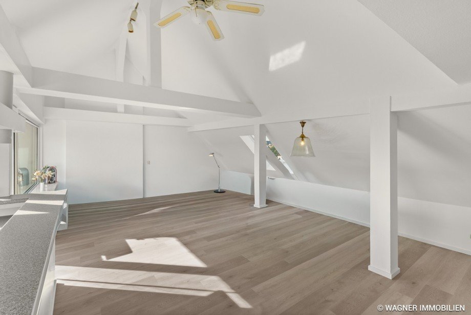 Wohnen und Essen Dachgeschosswohnung Wiesbaden