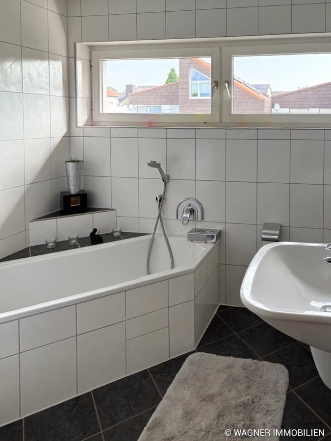 master bathroom Reihenmittelhaus Wiesbaden