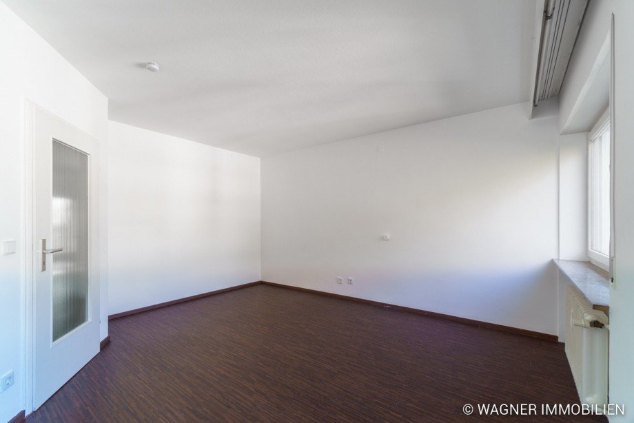 ger�umiges Schlafzimmer Etagenwohnung Wiesbaden