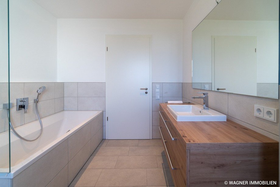 bathroom Etagenwohnung Mainz-Kostheim