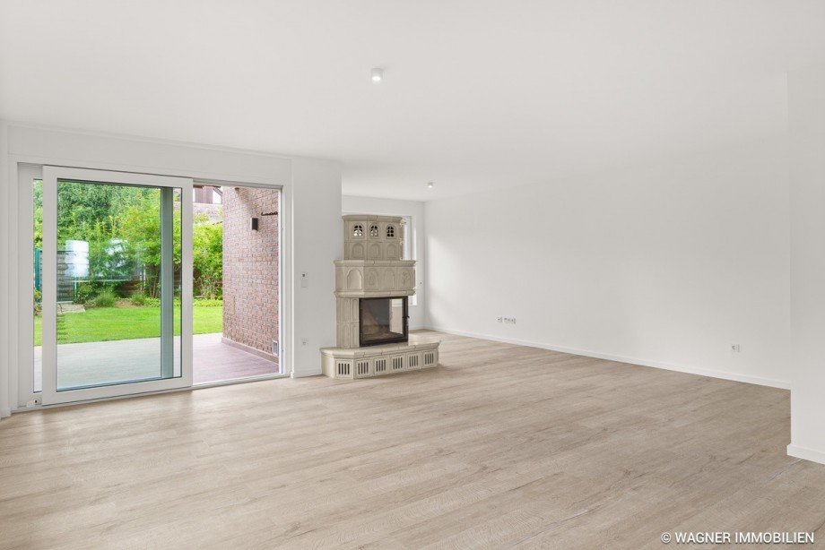 living space with fire place Erdgeschosswohnung Wiesbaden