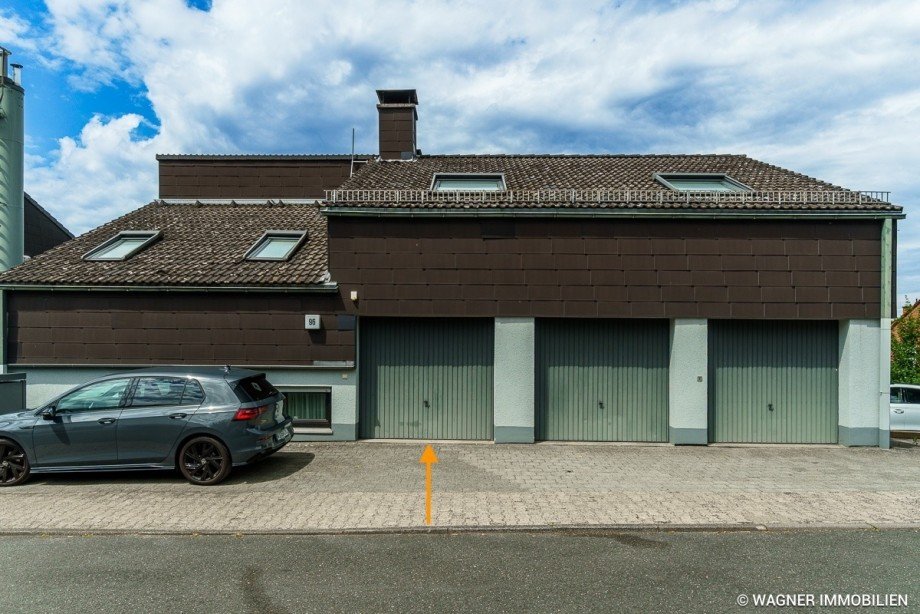 Garage, links Terrassenwohnung Idstein