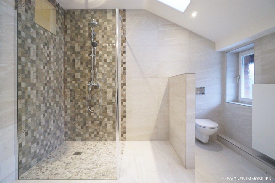 bathroom Dachgeschosswohnung Wiesbaden