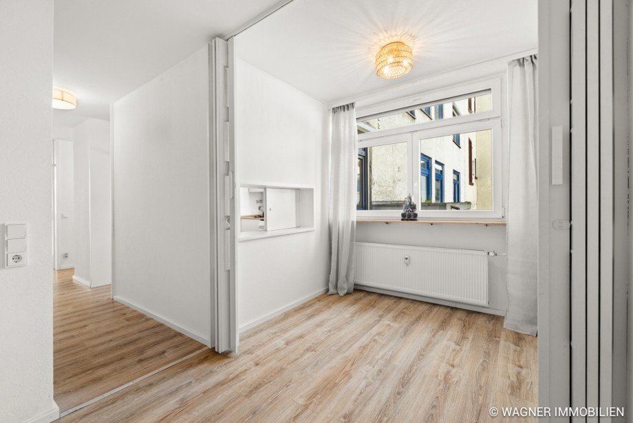 Essplatz und Flur nach links Etagenwohnung Wiesbaden