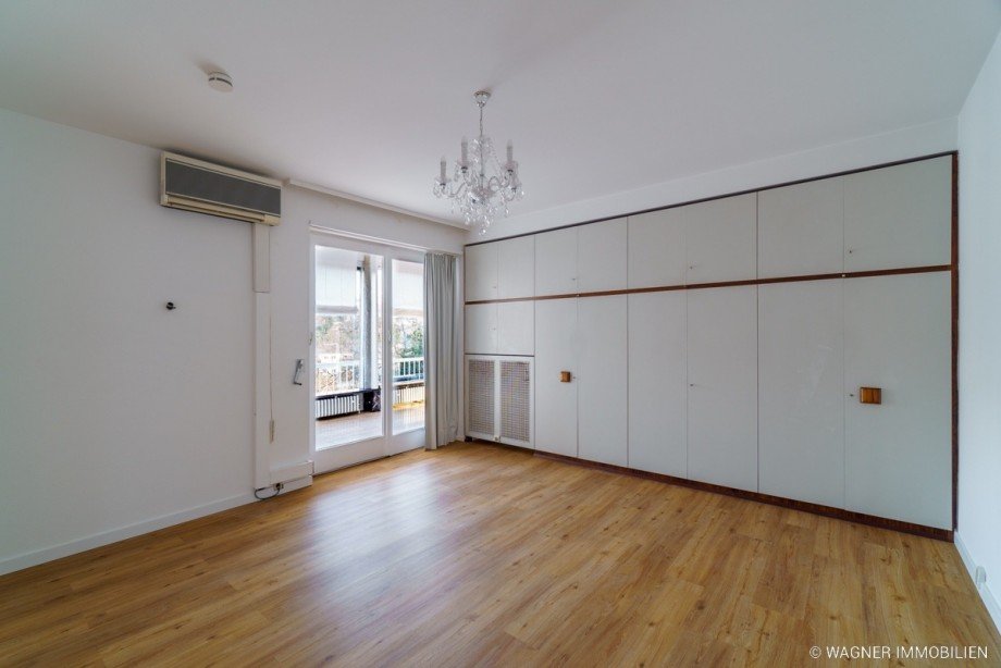 master bedroom Etagenwohnung Wiesbaden