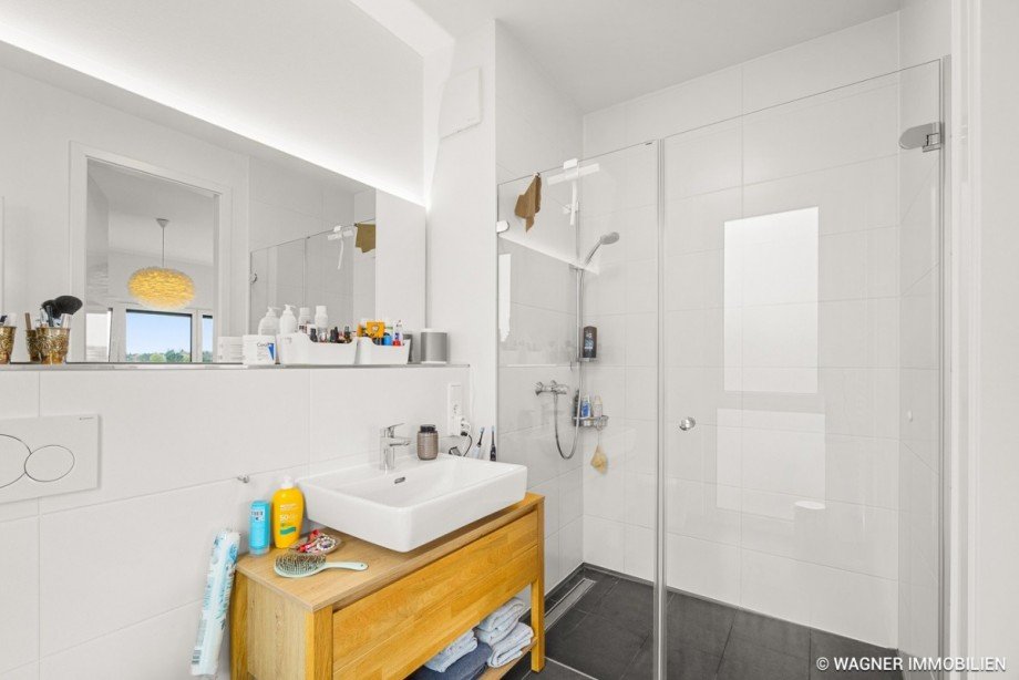 en suite bathroom Etagenwohnung Wiesbaden