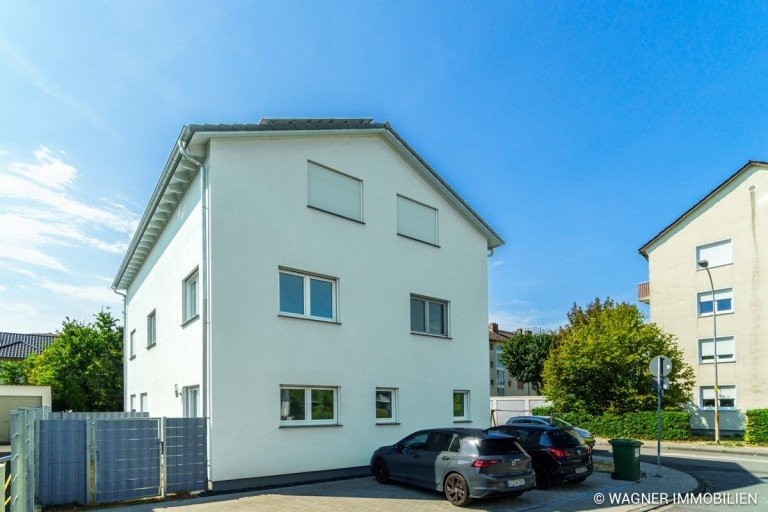 Hausansicht Ginsheim-Gustavsburg Maisonettewohnung Modernes Wohnen auf zwei Ebenen - Maisonette mit Garten, EBK und Stellplatz | WAGNER IMMOBILIEN