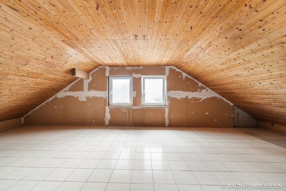 DG - gro�er Raum Mehrfamilienhaus Wiesbaden