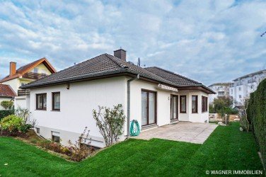 Hauptbild Spacious Detached Bungalow with Garden, Terraces & Garage near Clay Kaserne| WAGNER IMMOBILIEN