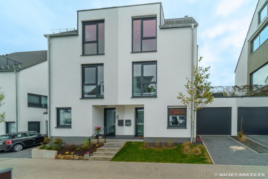 front view Doppelhaush�lfte Walluf